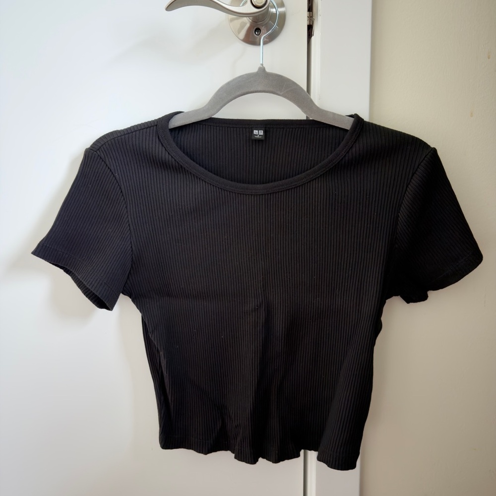 Uniqlo Ribbed Cropped Short Sleeve T-Shirt